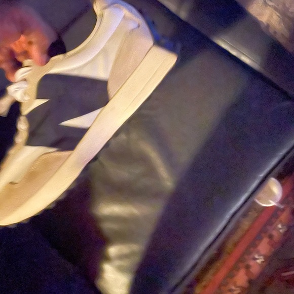 New Balance 327 - Picture 1 of 5